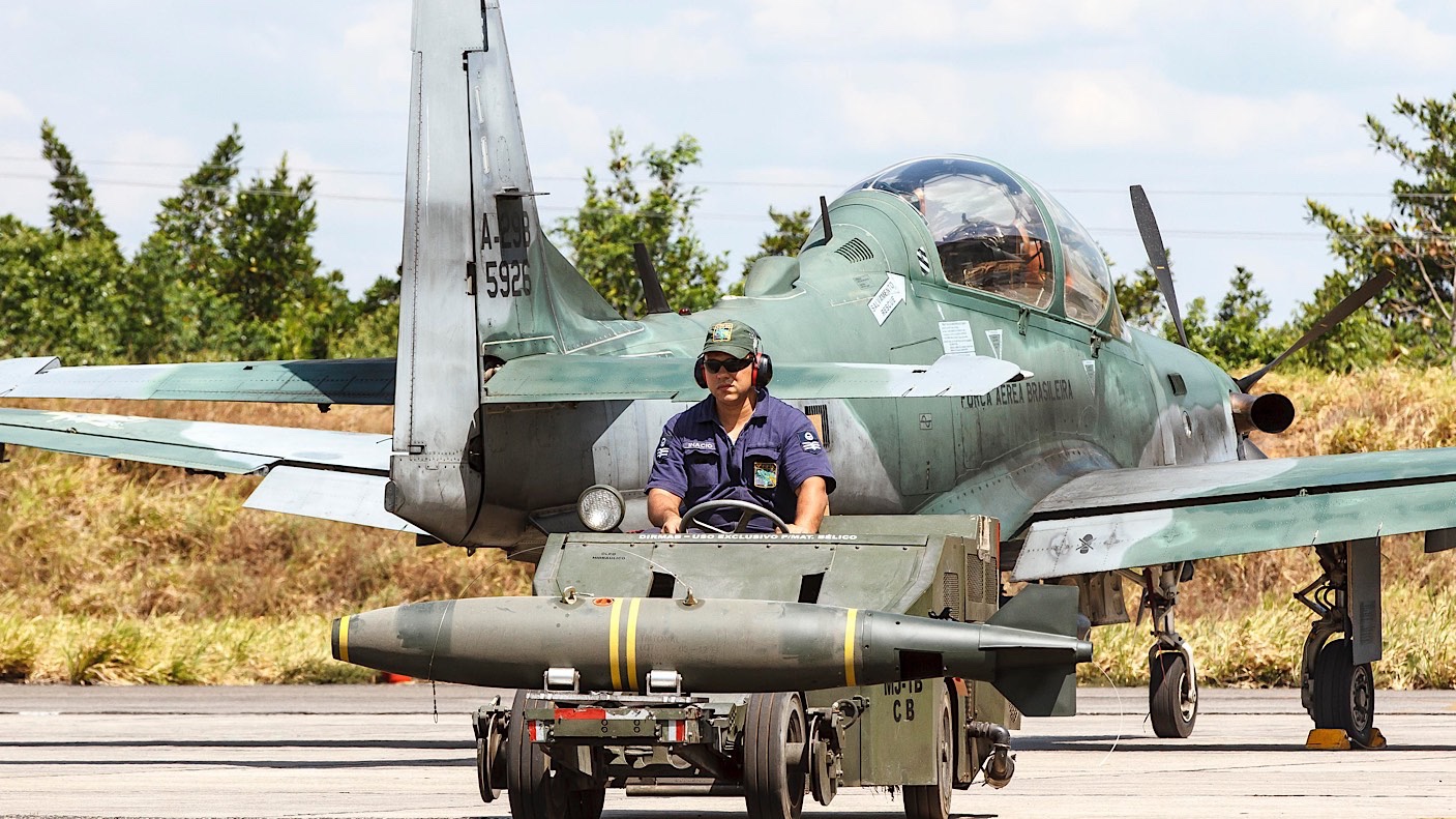 Durante Visita De Estado Brasil Formalizar Acordo Para A Embraer Produzir O Super Tucano Em