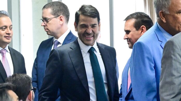 Jorge Messias é aprovado em sabatina por 16 votos a 11 e deverá passar por uma votação secreta ainda hoje no Senado para assumir uma cadeira no Supremo