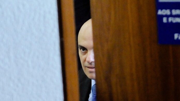 Moraes apresenta defesa que será utilizada hoje, diz que mensagens com Vorcaro não existem, afirma ser vítima de “VINGANÇA” e que movimento contra ele é continuação de um “Golpe”