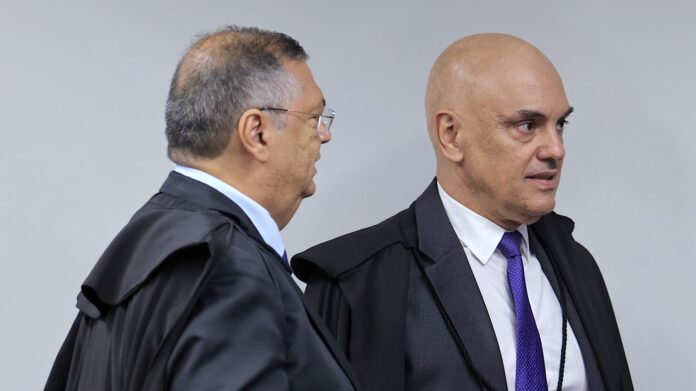 Dino passa por cima de Mendonça e da Segunda Turma, ordena a volta do diretor-geral da PF ao cargo e o blinda contra novas ordens judiciais